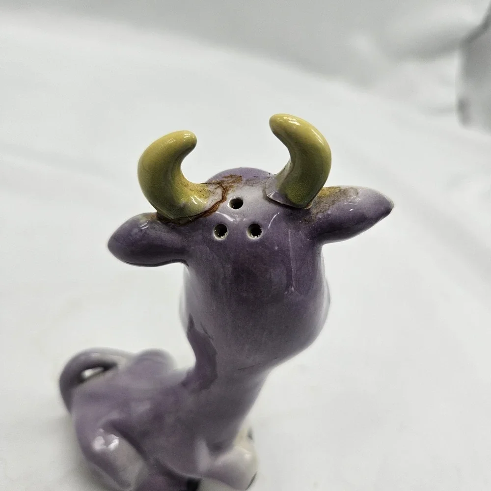 Vtg. Nasco Purple Sitting Cow Cartoon Figurine Single Salt and Pepper Shaker